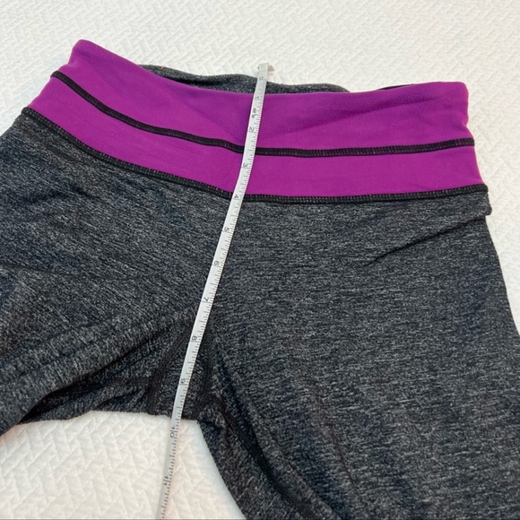Lululemon cropped Flared Grey yoga pants Size 2 - Picture 2 of 4